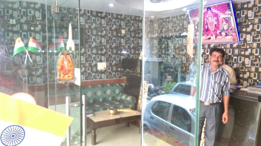 Hotel Surya Plaza Nowe Delhi Zewnętrze zdjęcie