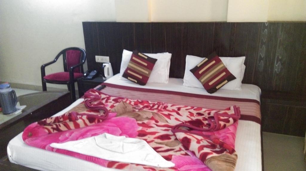 Hotel Surya Plaza Nowe Delhi Zewnętrze zdjęcie