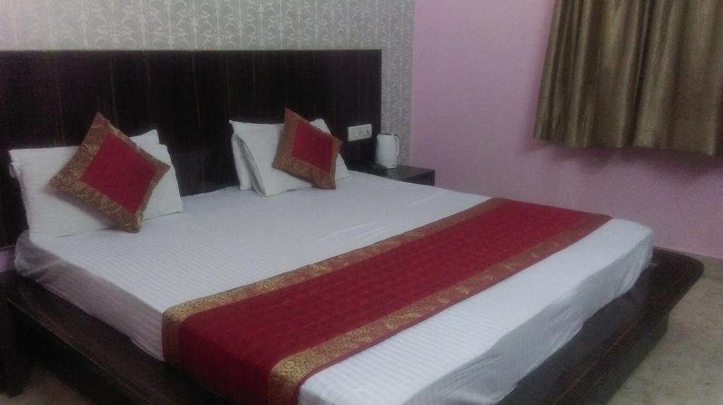 Hotel Surya Plaza Nowe Delhi Pokój zdjęcie