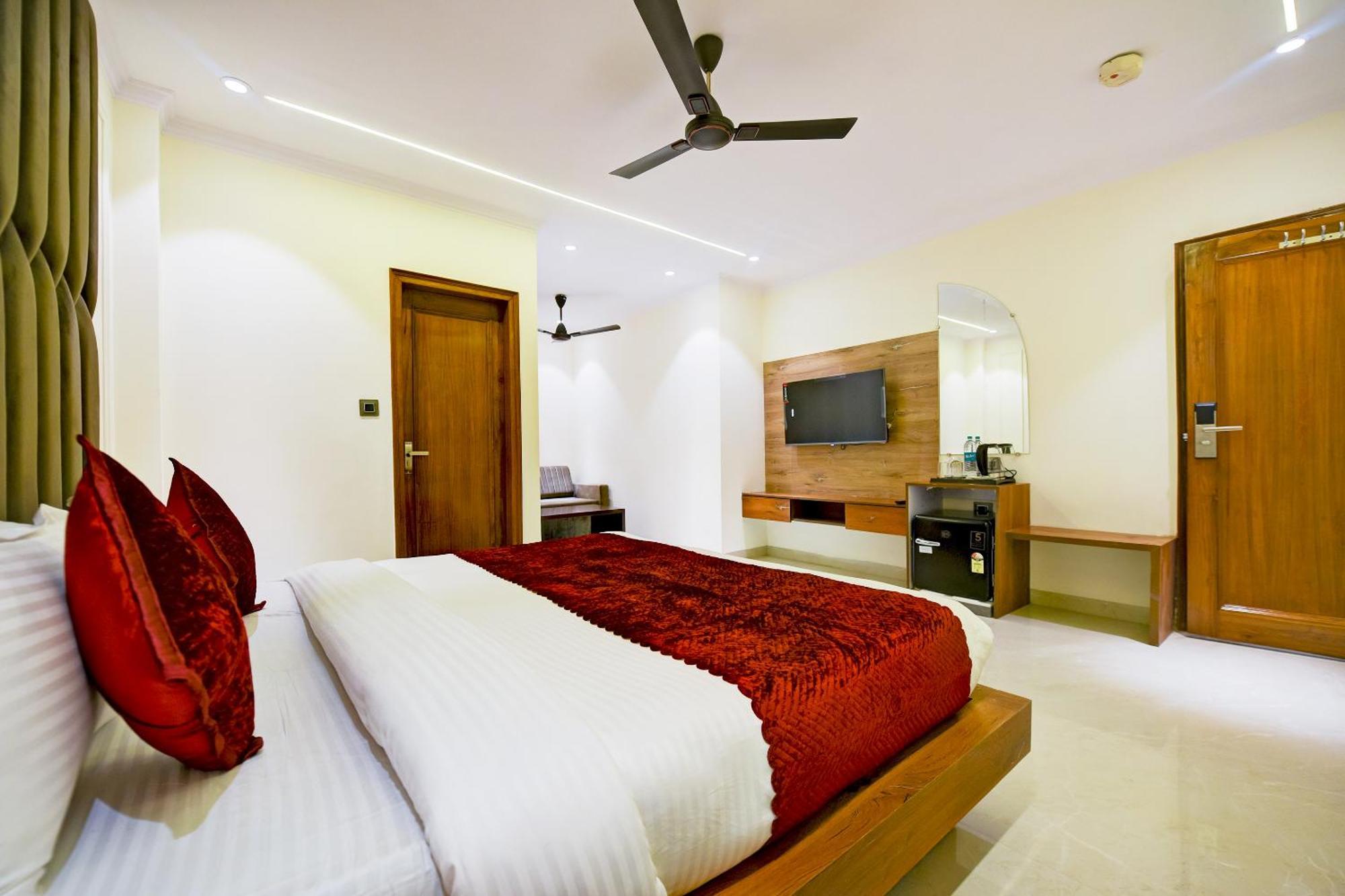Hotel Surya Plaza Nowe Delhi Zewnętrze zdjęcie