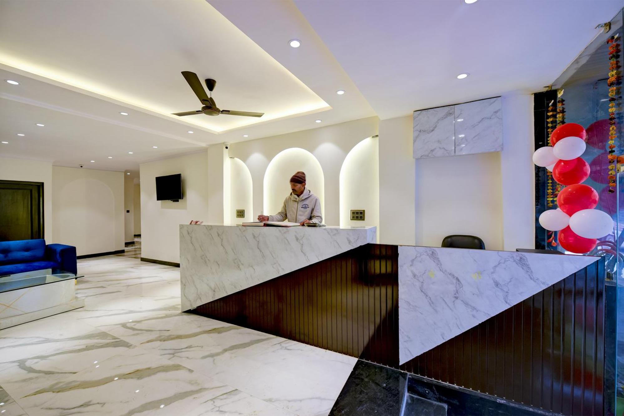Hotel Surya Plaza Nowe Delhi Zewnętrze zdjęcie