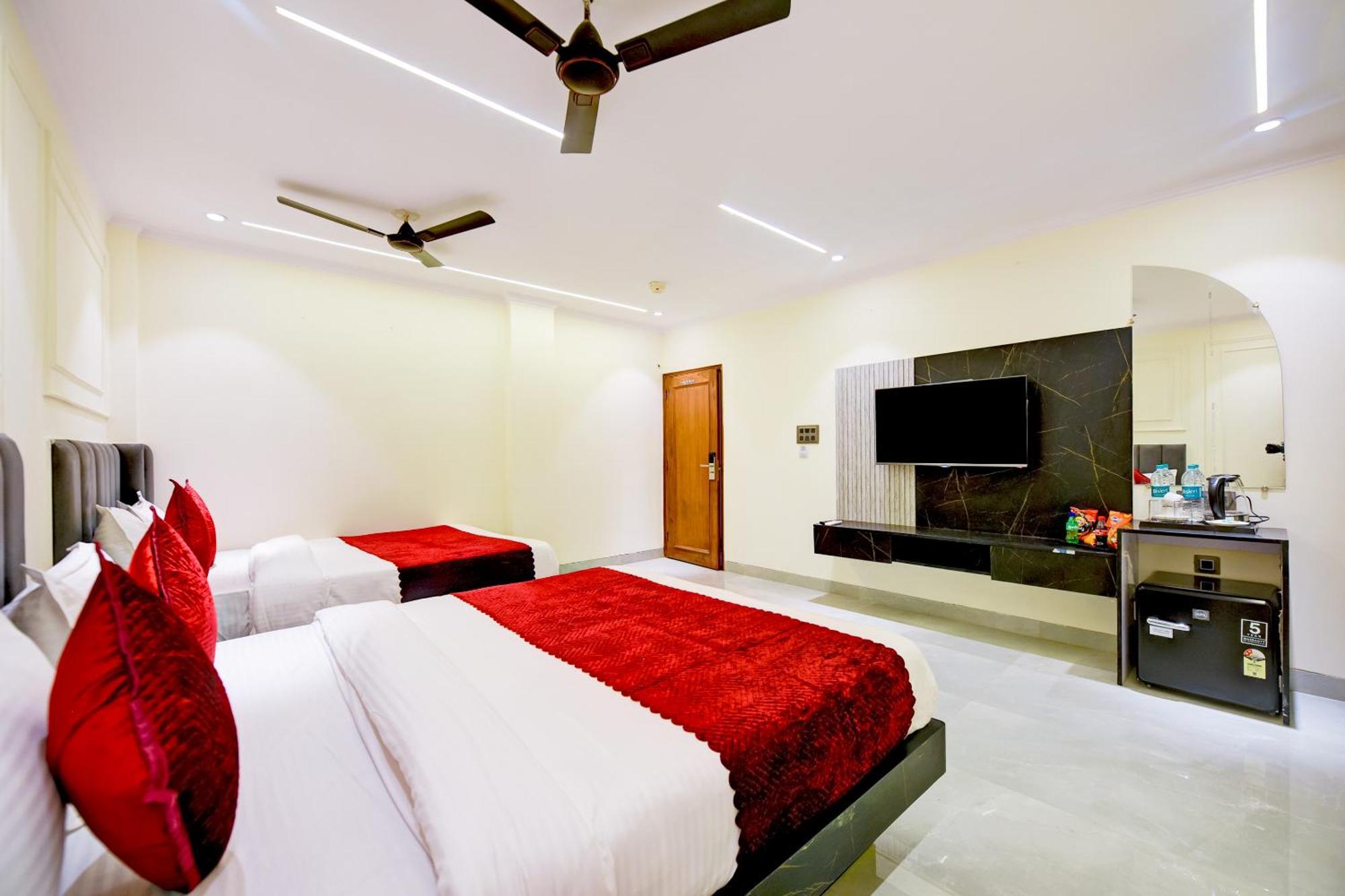 Hotel Surya Plaza Nowe Delhi Zewnętrze zdjęcie