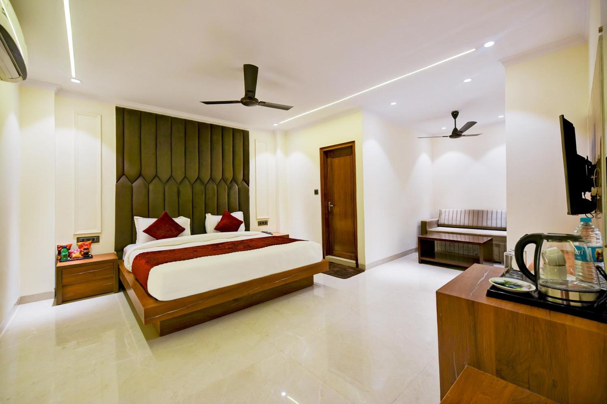 Hotel Surya Plaza Nowe Delhi Zewnętrze zdjęcie