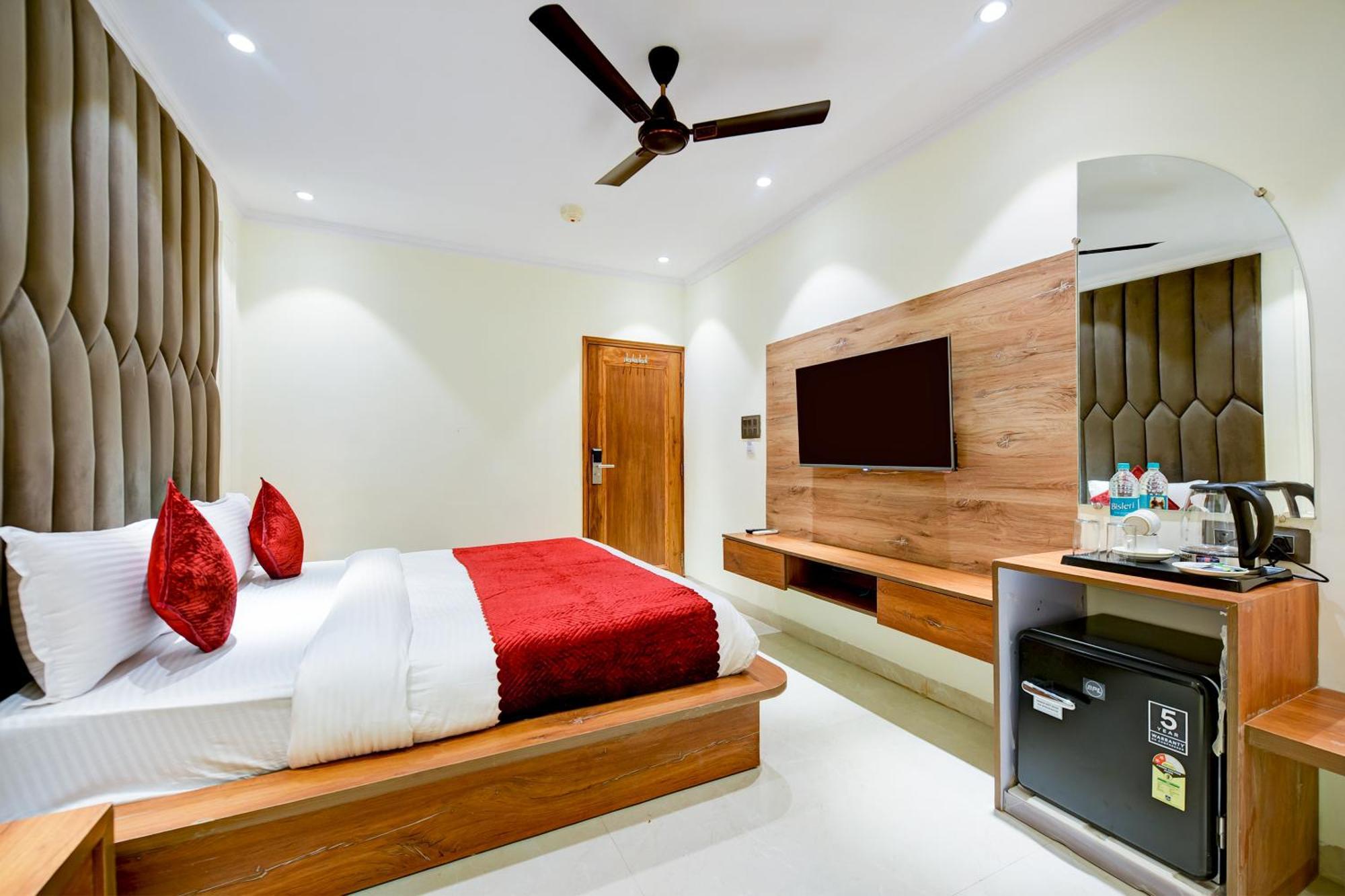 Hotel Surya Plaza Nowe Delhi Zewnętrze zdjęcie