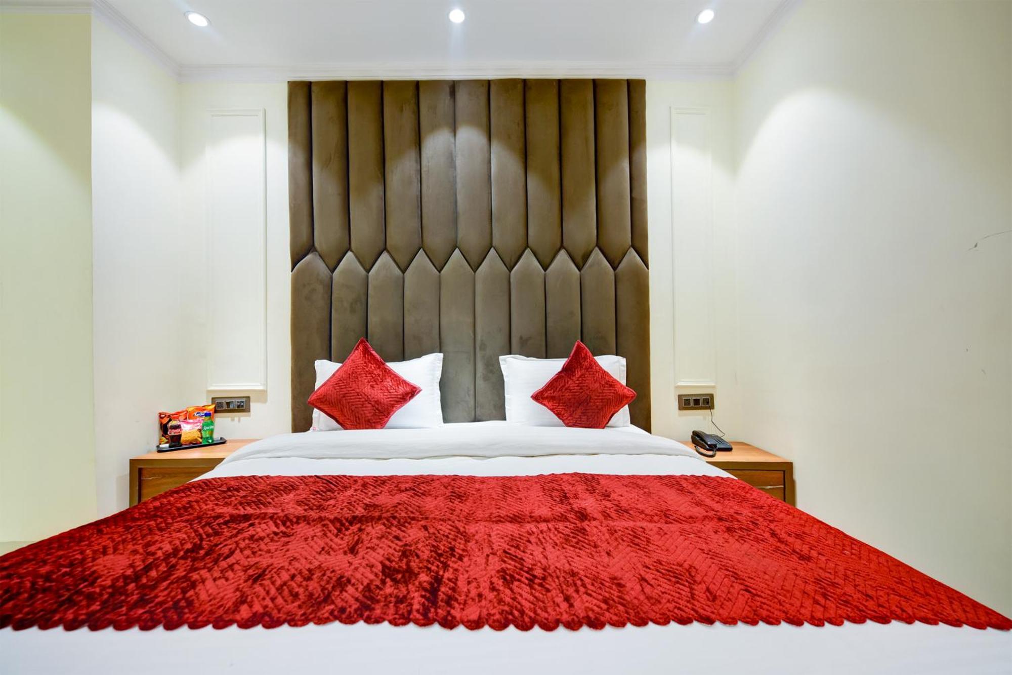 Hotel Surya Plaza Nowe Delhi Zewnętrze zdjęcie