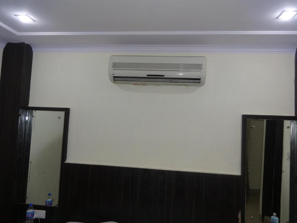 Hotel Surya Plaza Nowe Delhi Zewnętrze zdjęcie