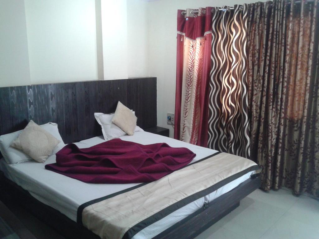 Hotel Surya Plaza Nowe Delhi Zewnętrze zdjęcie