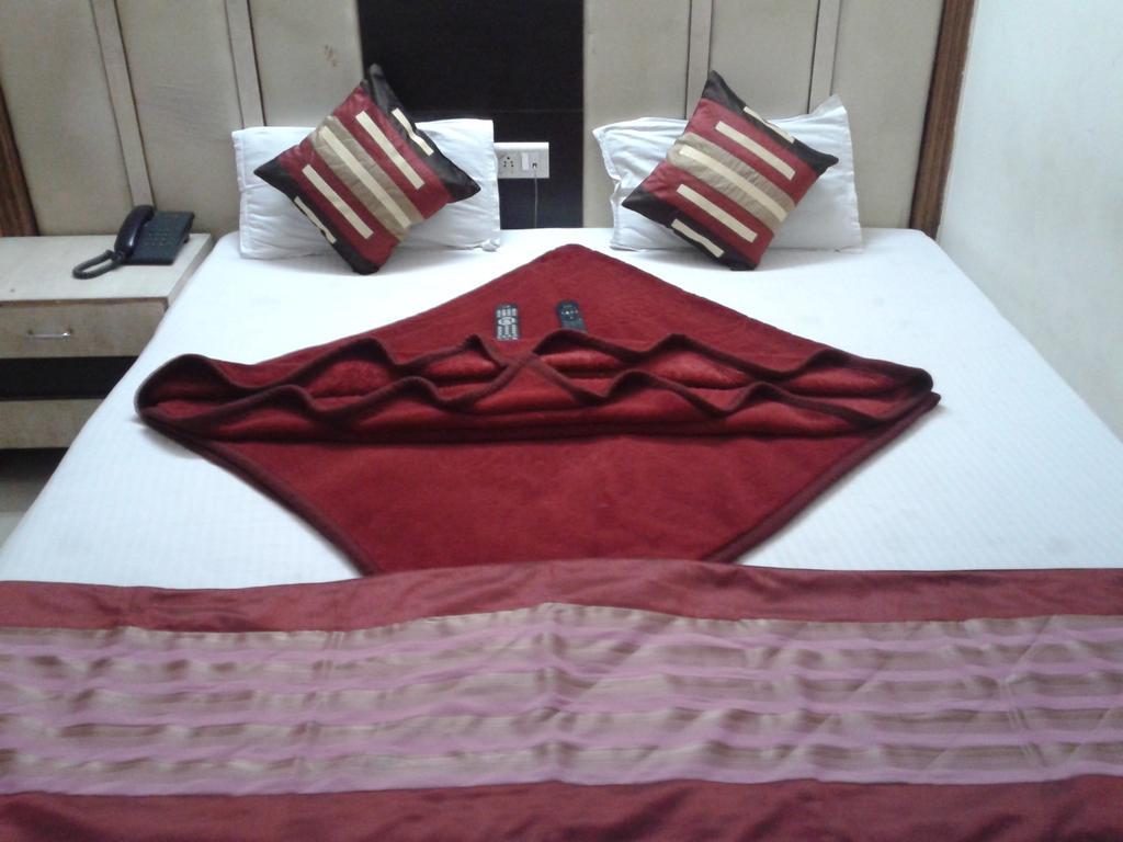 Hotel Surya Plaza Nowe Delhi Zewnętrze zdjęcie