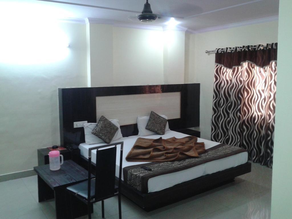 Hotel Surya Plaza Nowe Delhi Zewnętrze zdjęcie